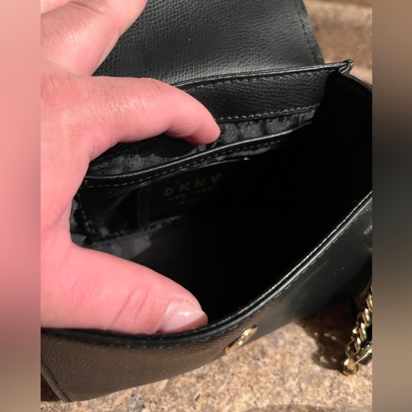 DKNY BLACK AND GOLD CROSSBODY HANDBAG - Picture 8 of 12